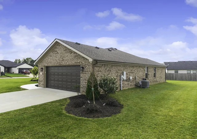 Photo 3 of Single family home for sale at 262 Patriot Trl, Berea, KY 40403 | MLS# 26019786 | Listing updated on 2026-10-08