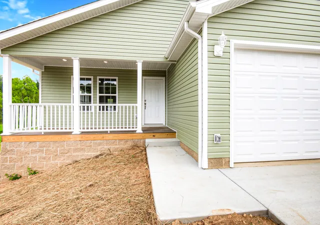 Photo 2 of Single family home for sale at 69 Whispering Oaks Ln, London, KY 40741 | MLS# 26018254 | Listing updated on 2026-08-16