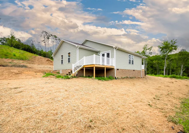 Photo 3 of Single family home for sale at 69 Whispering Oaks Ln, London, KY 40741 | MLS# 26018254 | Listing updated on 2026-09-30