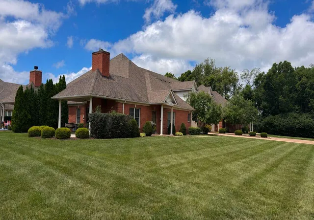 Homes for sale in Versailles, KY | 150 Sugartree Ln, Versailles, KY 40383 | MLS# 26018270