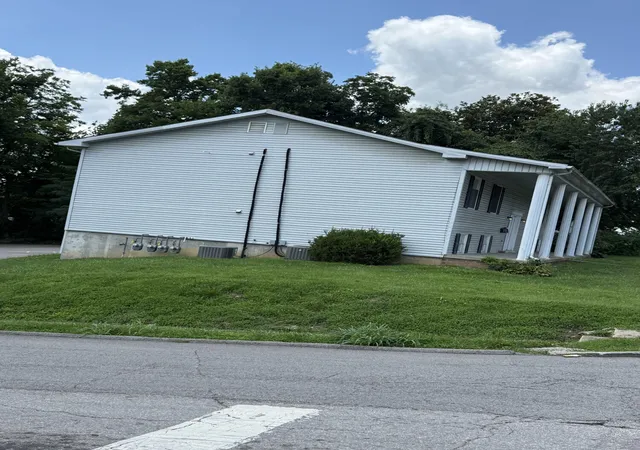 Listing Photo 4 - Condo for sale in building located at 201 Danville St, Lancaster, KY 40444