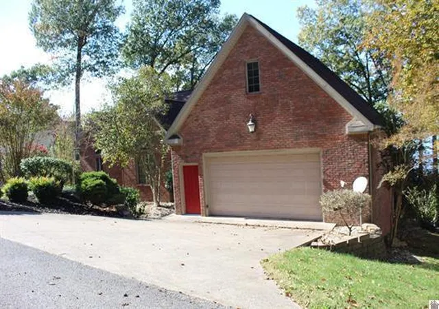Photo 2 of Single family home for sale at 138 Elizabeth Dr, Eddyville, KY 42038 | MLS# 26018502 | Listing updated on 2026-07-16