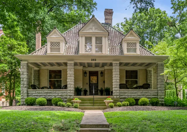 Photo 1 of Single family home for sale at 262 S Ashland Ave, Lexington, KY 40502 | MLS# 26019454 | Listing updated on 2026-10-13