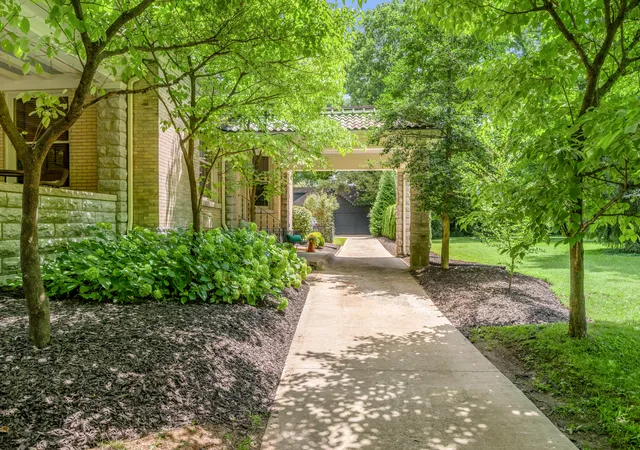 Photo 3 of Single family home for sale at 262 S Ashland Ave, Lexington, KY 40502 | MLS# 26019454 | Listing updated on 2026-10-13