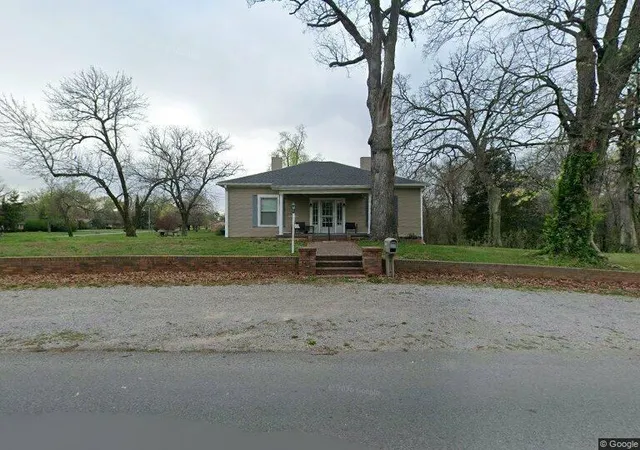 Homes for sale in Hopkinsville, KY | 2919 Old Clarksville Pike, Hopkinsville, KY 42240 | MLS# 26018291