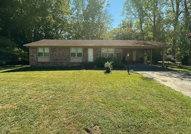 Homes for sale in Hopkinsville, KY | 303 Millbrooke Dr, Hopkinsville, KY 42240 | MLS# 26018311
