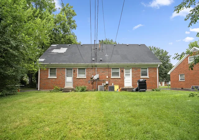 Listing Photo 4 - Condo for sale in building located at 2004-2006 Writt Ct, Lexington, KY 40505