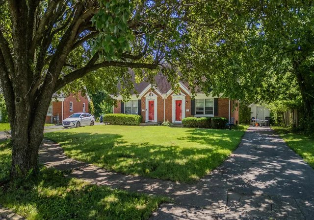 Listing Photo 5 - Condo for sale in building located at 2004-2006 Writt Ct, Lexington, KY 40505