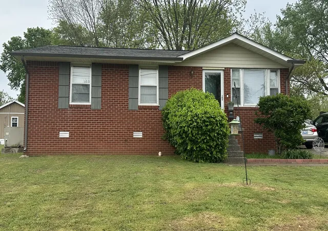 Homes for sale in Hopkinsville, KY | 204 Crest Dr, Hopkinsville, KY 42240 | MLS# 26018361