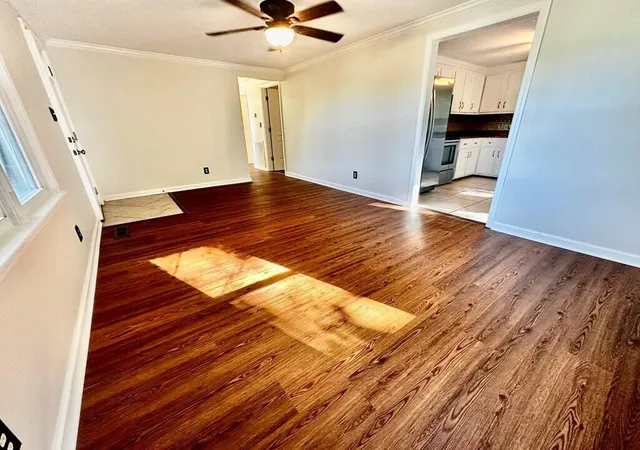 Photo 3 of Sale Pending at 3405 Madisonville Rd, Hopkinsville, KY 42240 | MLS# 26018331 | Listing updated on 2026-08-29