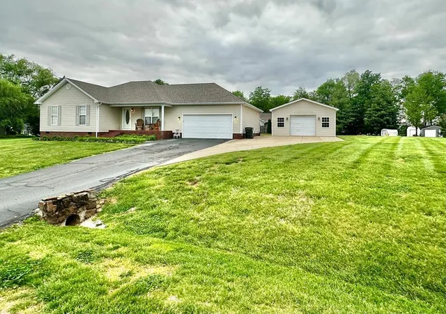 Homes for sale in Hopkinsville, KY | 224 Benjamin Ln, Hopkinsville, KY 42240 | MLS# 26018335