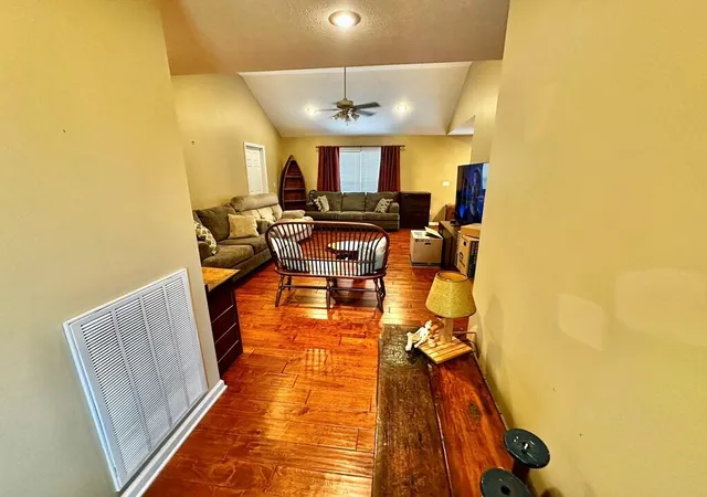 Homes for sale in Hopkinsville, KY | 224 Benjamin Ln, Hopkinsville, KY 42240 | MLS# 26018335