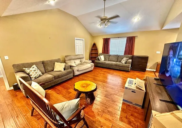 Homes for sale in Hopkinsville, KY | 224 Benjamin Ln, Hopkinsville, KY 42240 | MLS# 26018335