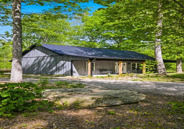 Photo 2 of Single family home for sale at 378 Shugars Hl Rd, Liberty, KY 42539 | MLS# 26018422 | Listing updated on 2026-09-01