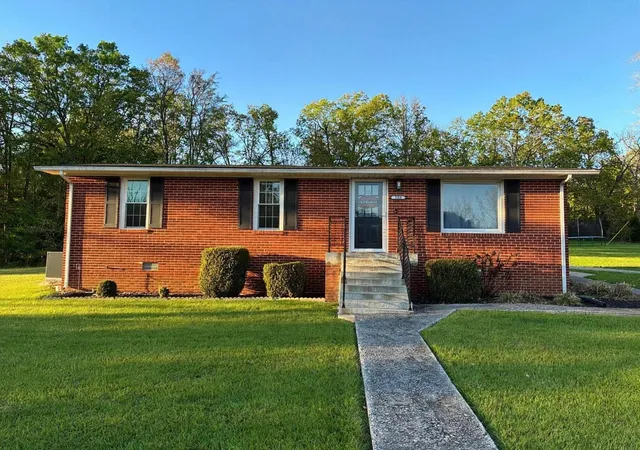 Homes for sale in Hopkinsville, KY | 380 J C Kelly Rd, Hopkinsville, KY 42240 | MLS# 26018350