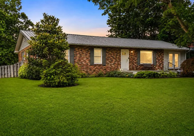 Photo 1 of Sale Pending at 3015 Mountain Springs Dr, London, KY 40744 | MLS# 26018394 | Listing updated on 2026-08-23