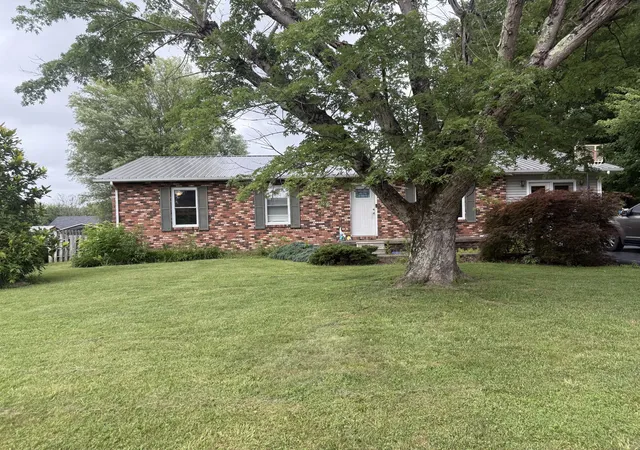 Homes for sale in London, KY | 3015 Mountain Springs Dr, London, KY 40744 | MLS# 26018394