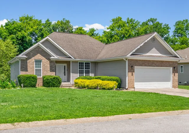 Homes for sale in Hopkinsville, KY | 394 Irish Cir, Hopkinsville, KY 42240 | MLS# 26018360