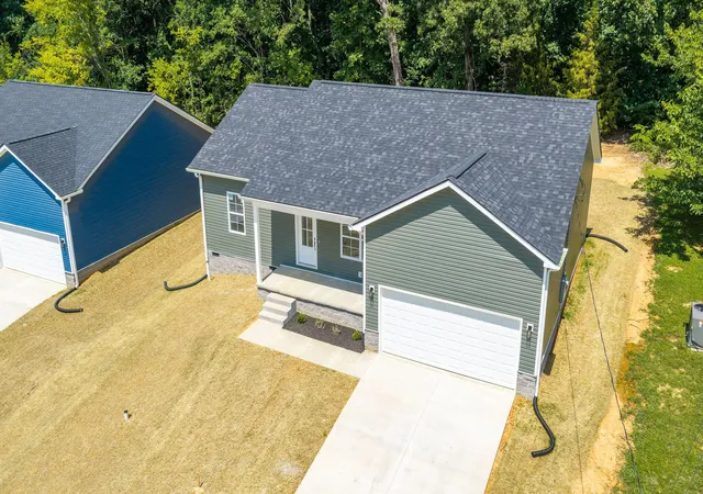Homes for sale in Hopkinsville, KY | 320 Pine Hill Dr, Hopkinsville, KY 42240 | MLS# 26018370