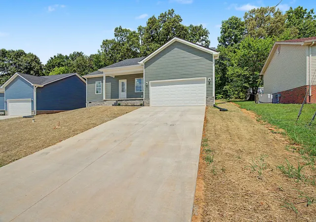 Homes for sale in Hopkinsville, KY | 320 Pine Hill Dr, Hopkinsville, KY 42240 | MLS# 26018370