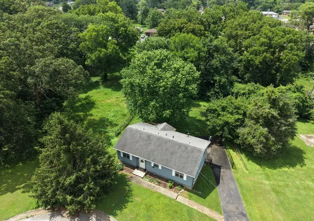 Photo 1 of Single family home for sale at 3504 Bahama Dr, Hopkinsville, KY 42240 | MLS# 26018390 | Listing updated on 2026-07-18