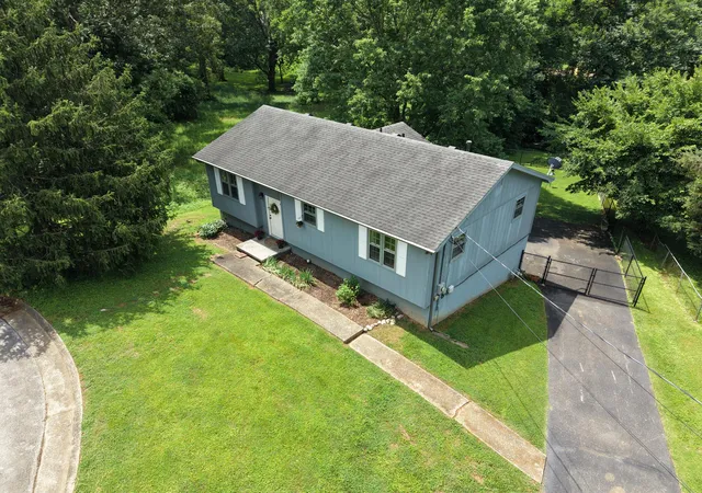 Photo 4 of Single family home for sale at 3504 Bahama Dr, Hopkinsville, KY 42240 | MLS# 26018390 | Listing updated on 2026-07-18