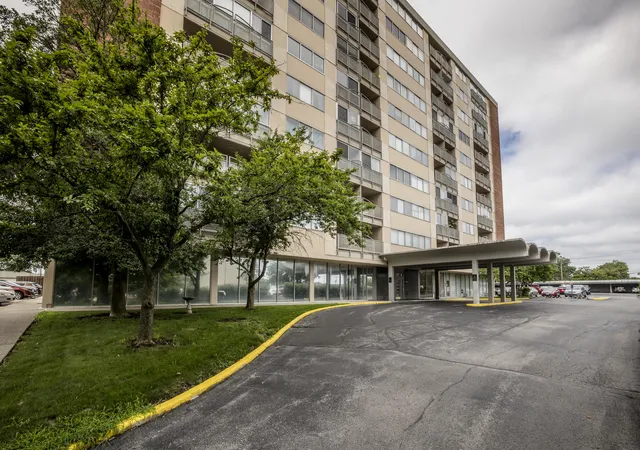 Condo for sale at 2121 Nicholasville Rd #205, Lexington, KY 40503 | MLS# 26020272