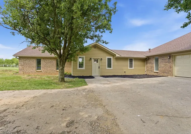 Photo 2 of Sale Pending at 716 Smith Martin Ln, Cynthiana, KY 41031 | MLS# 26018681 | Listing updated on 2026-09-11