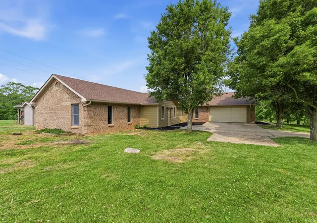 Photo 4 of Sale Pending at 716 Smith Martin Ln, Cynthiana, KY 41031 | MLS# 26018681 | Listing updated on 2026-09-11