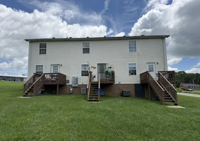 Photo 4 of Sale Pending at 144 148 Owsley Dr, Lancaster, KY 40444 | MLS# 26018975 | Listing updated on 2026-09-06