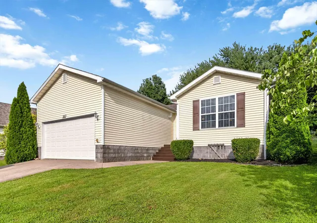 Photo 2 of Single family home for sale at 102 Fox Chase, Danville, KY 40422 | MLS# 26019026 | Listing updated on 2026-09-09