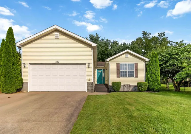 Photo 3 of Single family home for sale at 102 Fox Chase, Danville, KY 40422 | MLS# 26019026 | Listing updated on 2026-09-09