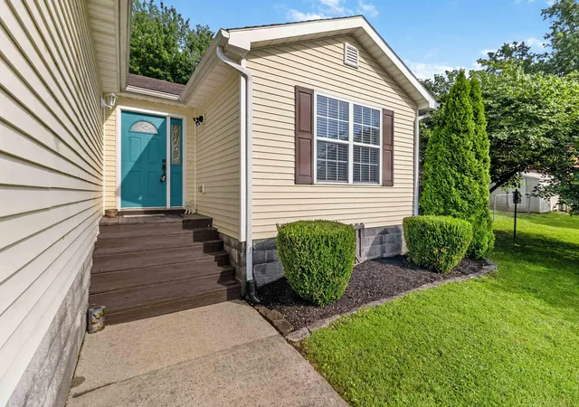 Photo 3 of Single family home for sale at 102 Fox Chase, Danville, KY 40422 | MLS# 26019026 | Listing updated on 2026-09-09