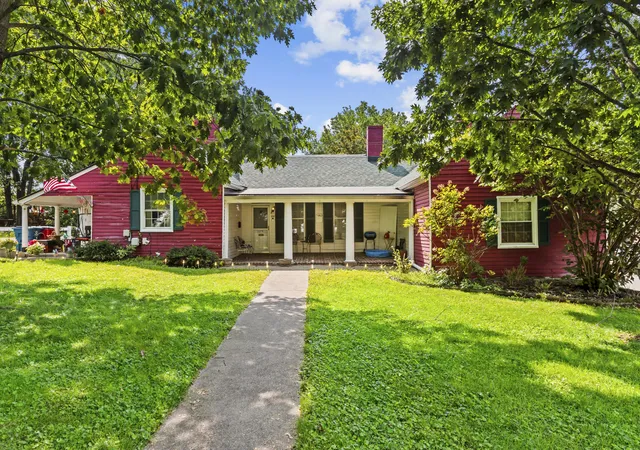 Listing Photo 2 - Condo for sale in building located at 209 S 1st St, Nicholasville, KY 40356 - Unit #