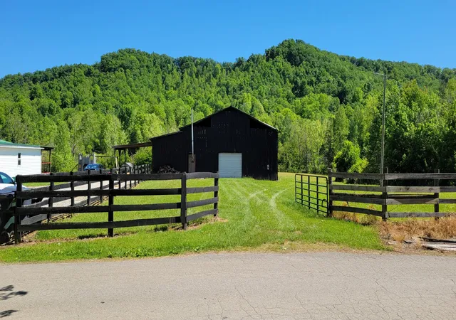 Photo 2 of Single family home for sale at 929 Pine Grv Rd, Olympia, KY 40358 | MLS# 26018430 | Listing updated on 2026-10-13