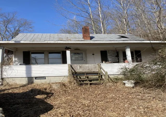 Photo 2 of Single family home for sale at 980 Bess Daniels Dr, Prestonsburg, KY 41653 | MLS# 26019337 | Listing updated on 2026-07-21