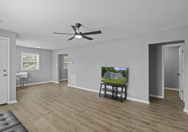 Photo 3 of Sale Pending at 2251 Old Millersburg Rd, Paris, KY 40361 | MLS# 26018518 | Listing updated on 2026-09-22