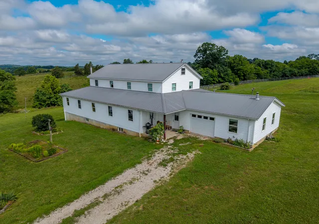 Photo 3 of Single family home for sale at 925 Sunset Locust Rd, Hillsboro, KY 41049 | MLS# 26018623 | Listing updated on 2026-07-18