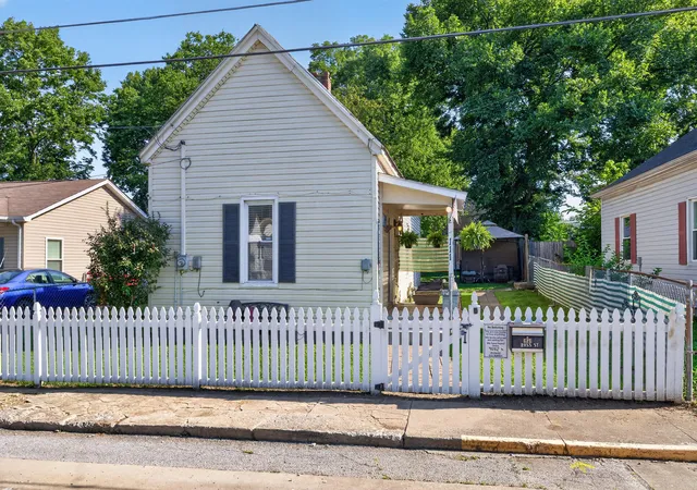 Photo 1 of Single family home for sale at 111 Ross St, Nicholasville, KY 40356 | MLS# 26018645 | Listing updated on 2026-09-09