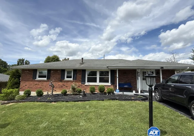 Photo 3 of Single family home for sale at 528 Estes Dr, Winchester, KY 40391 | MLS# 26018492 | Listing updated on 2026-08-26