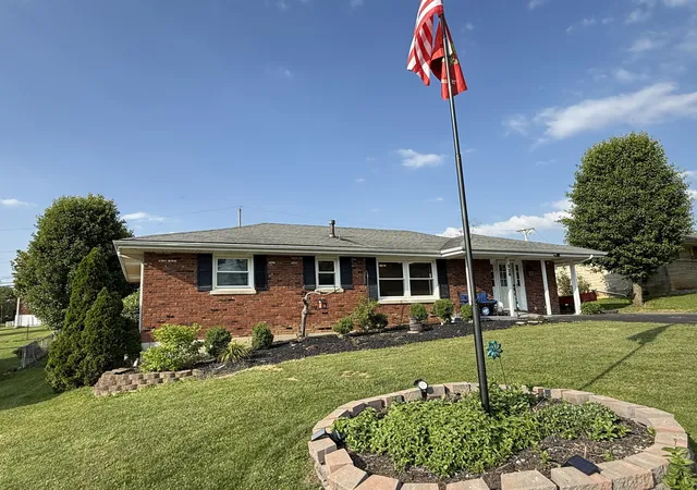 Photo 3 of Sale Pending at 528 Estes Dr, Winchester, KY 40391 | MLS# 26018492 | Listing updated on 2026-10-05