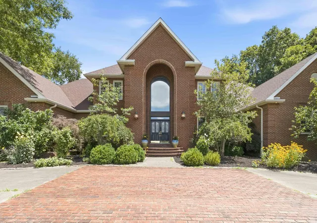Photo 2 of Single family home for sale at 425 Woodside Dr, Somerset, KY 42503 | MLS# 26019029 | Listing updated on 2026-08-31