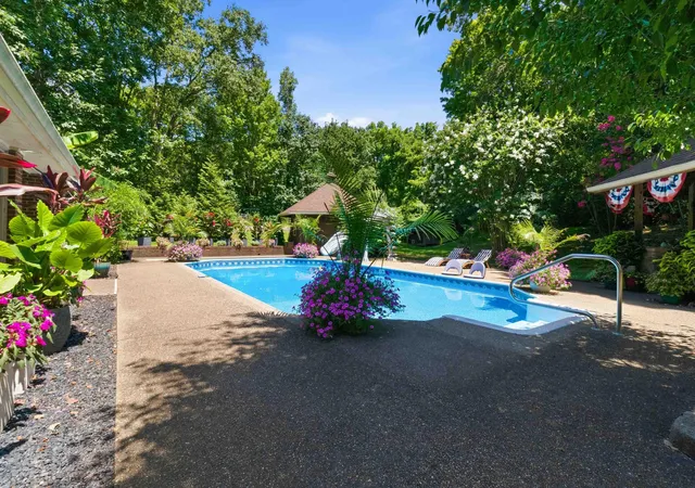 Photo 3 of Sale Pending at 425 Woodside Dr, Somerset, KY 42503 | MLS# 26019029 | Listing updated on 2026-09-13