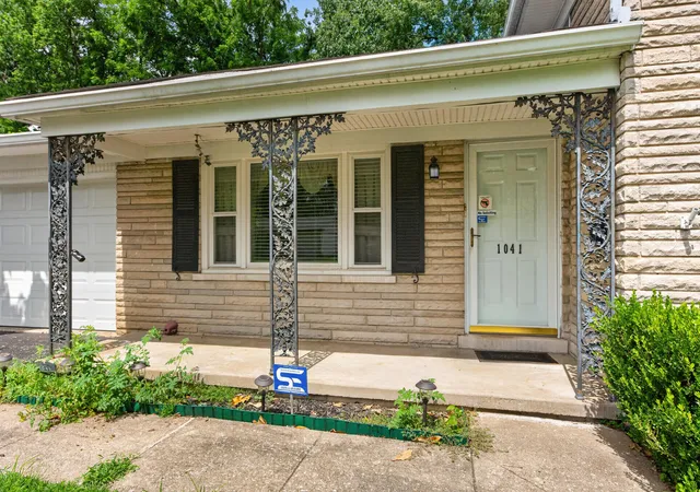Photo 3 of Sale Pending at 1041 Camellia Dr, Lexington, KY 40504 | MLS# 26018594 | Listing updated on 2026-10-13