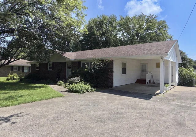 Photo 2 of Single family home for sale at 5830 Merrydale Dr, Paducah, KY 42003 | MLS# 26018553 | Listing updated on 2026-08-25