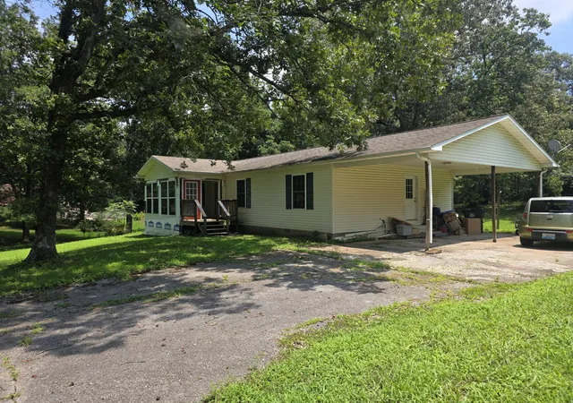 Photo 1 of Single family home for sale at 120 Pinecreek Ln, Murray, KY 42071 | MLS# 26018595 | Listing updated on 2026-09-14