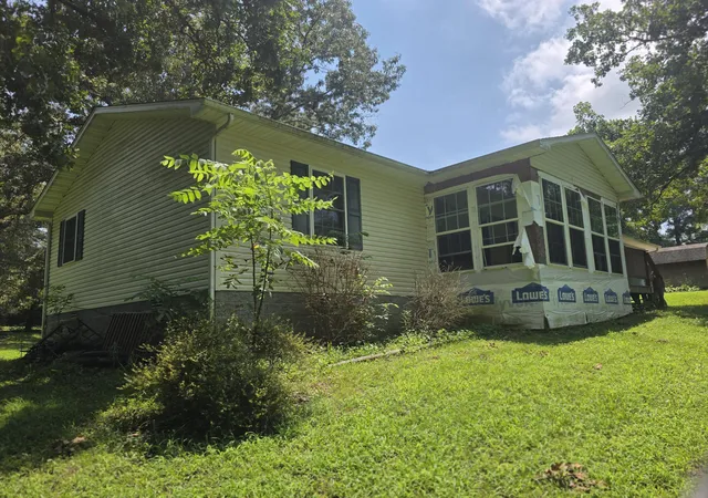 Photo 3 of Sale Pending at 120 Pinecreek Ln, Murray, KY 42071 | MLS# 26018595 | Listing updated on 2026-09-27