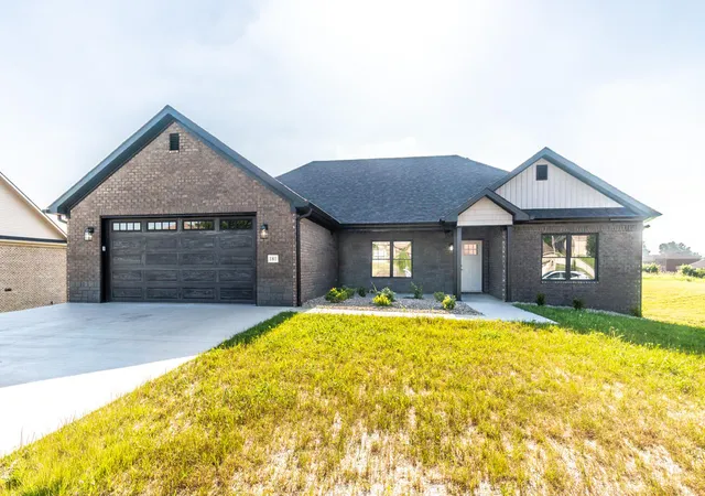 Photo 1 of Single family home for sale at 181 Central Park Ave, Berea, KY 40403 | MLS# 26018585 | Listing updated on 2026-08-18