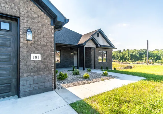 Photo 3 of Single family home for sale at 181 Central Park Ave, Berea, KY 40403 | MLS# 26018585 | Listing updated on 2026-08-18
