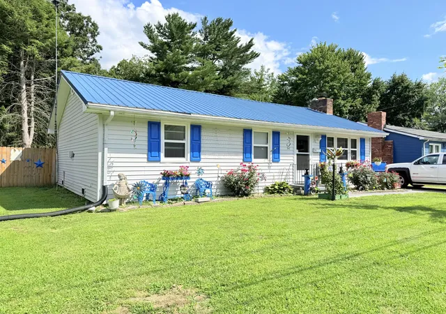 Photo 2 of Single family home for sale at 110 Dinsmore St, Berea, KY 40403 | MLS# 26018644 | Listing updated on 2026-08-22